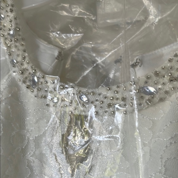 NWT David's Bridal White Lace Embellished Keyhole Sheath Halter Dress wedding - Picture 11 of 11